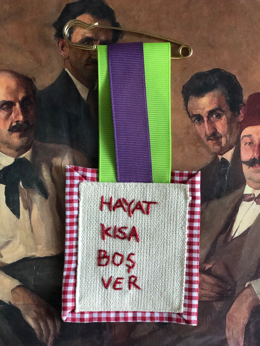 Hayat kısa boşver